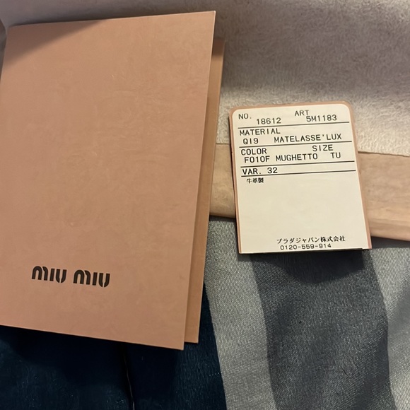 EUC MIU MIU matelasse women’s wallet - Picture 3 of 12